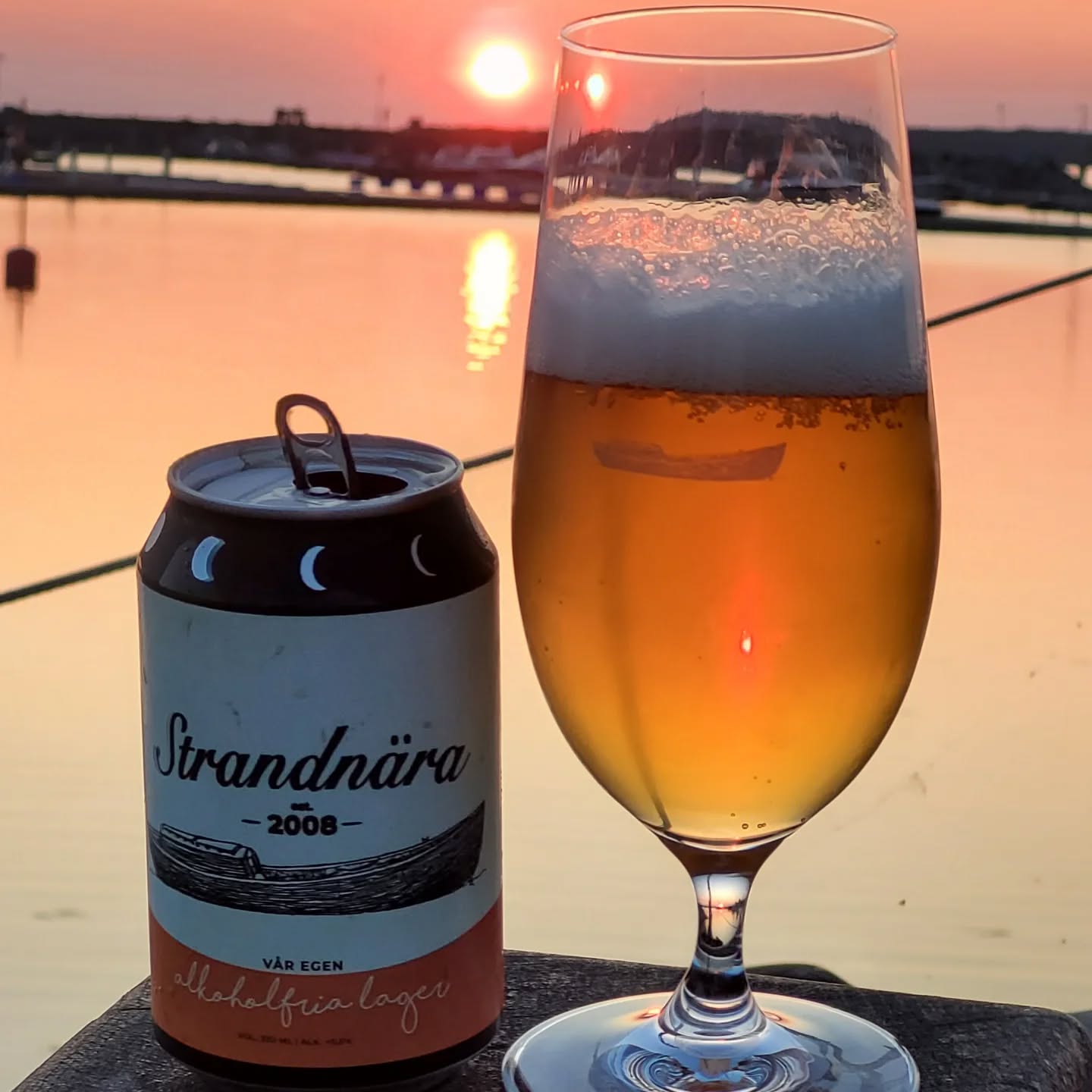 Strandnära Lager i solnedgången